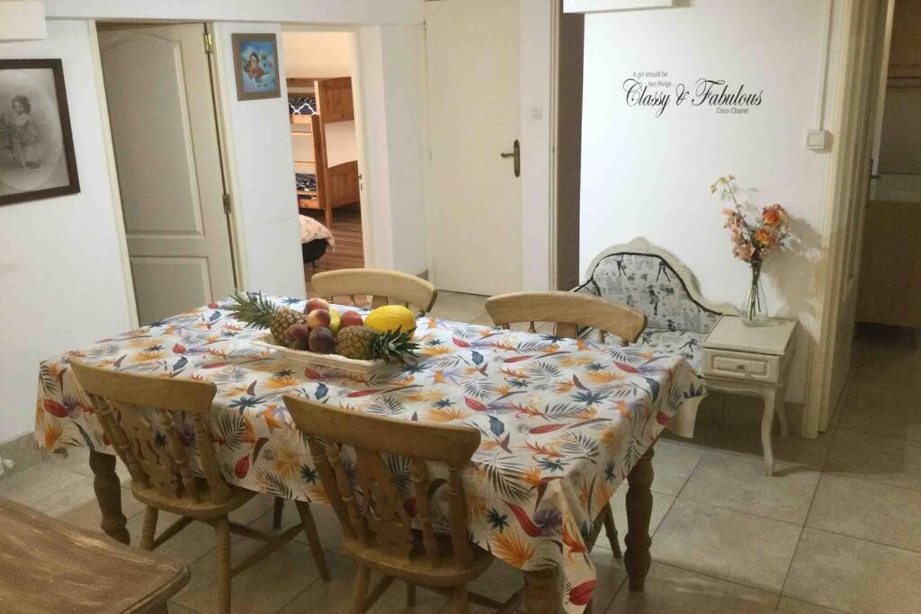 Peaceful 3 Bedroom 8 Person Ground Floor Apartment With Large Private Heated Pool La Digne-d'Amont Exterior foto