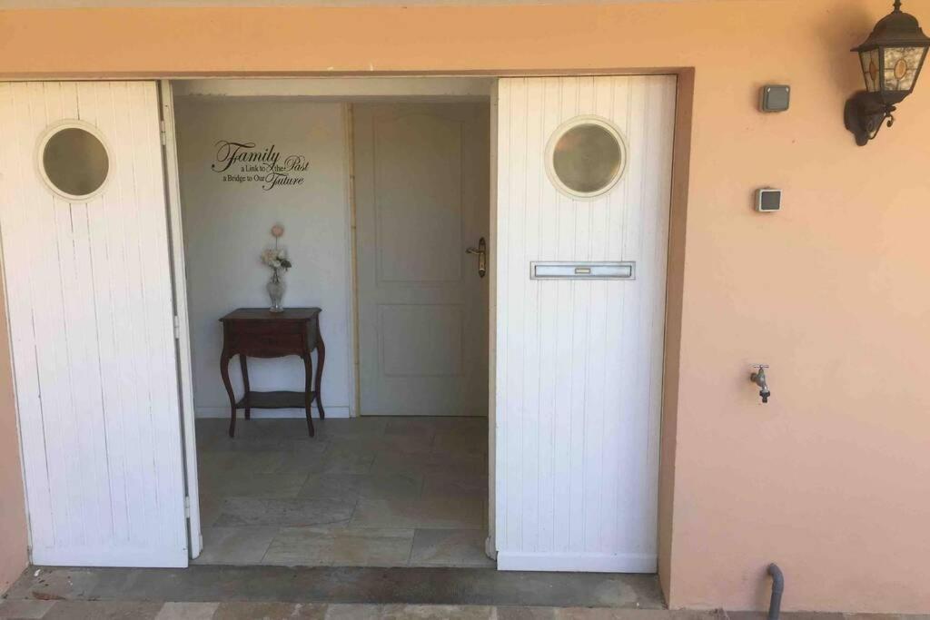 Peaceful 3 Bedroom 8 Person Ground Floor Apartment With Large Private Heated Pool La Digne-d'Amont Exterior foto
