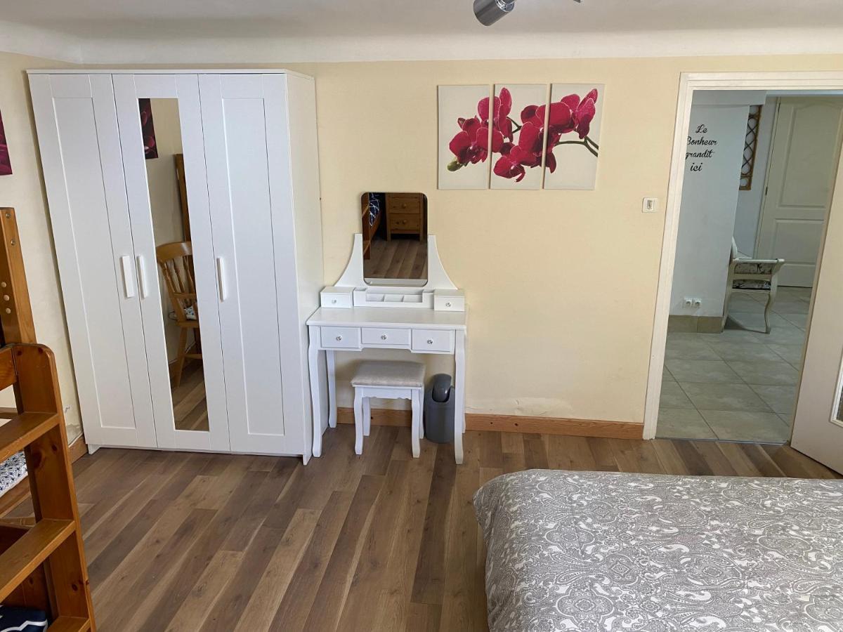 Peaceful 3 Bedroom 8 Person Ground Floor Apartment With Large Private Heated Pool La Digne-d'Amont Exterior foto